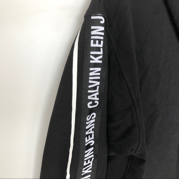 Calvin Klein cropped hoodie - Picture 4 of 5